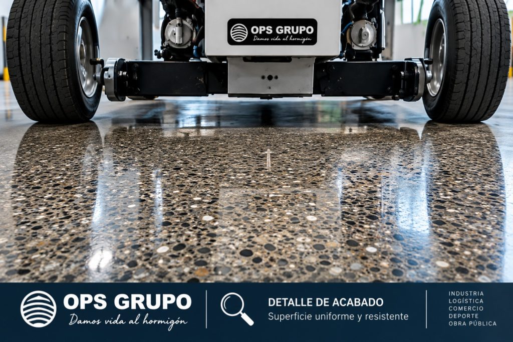 Detalle del acabado de un pavimento de hormigón pulido